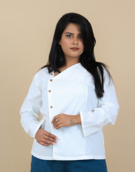A stylish Organic Poplin Flap Shirt, crafted from GOTS-certified organic poplin. Featuring a modern flap detail and tailored fit, this breathable and lightweight shirt is a perfect blend of sustainability and fashion.