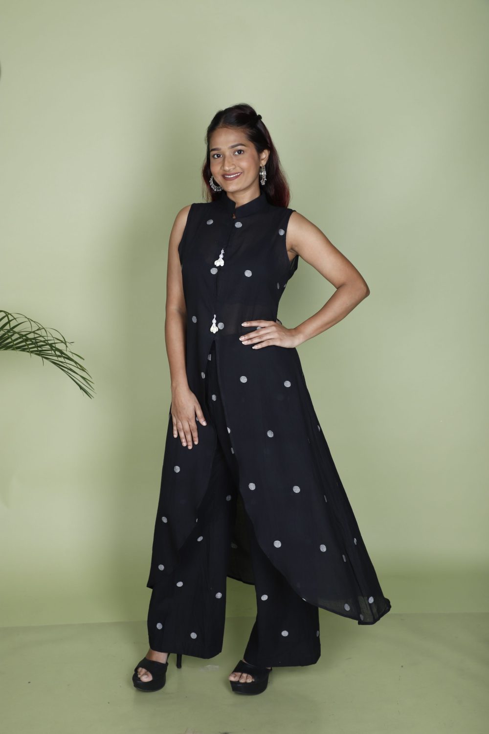 Sustainable Classic Black Jamdani Kurti Co-ord Set by Priyankara
